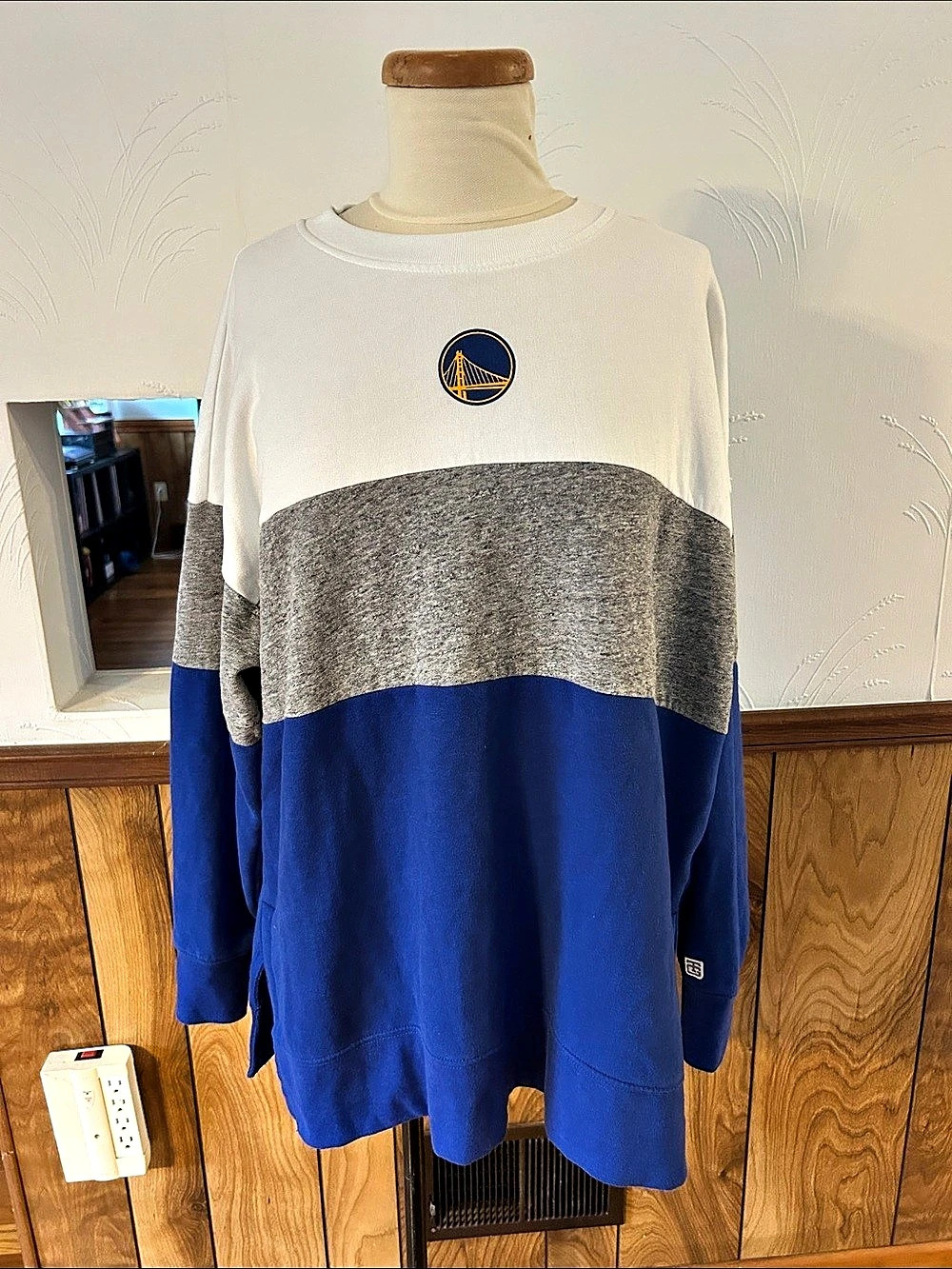 Golden State Warriors Tailgate Color Block Crewneck in Blue & White